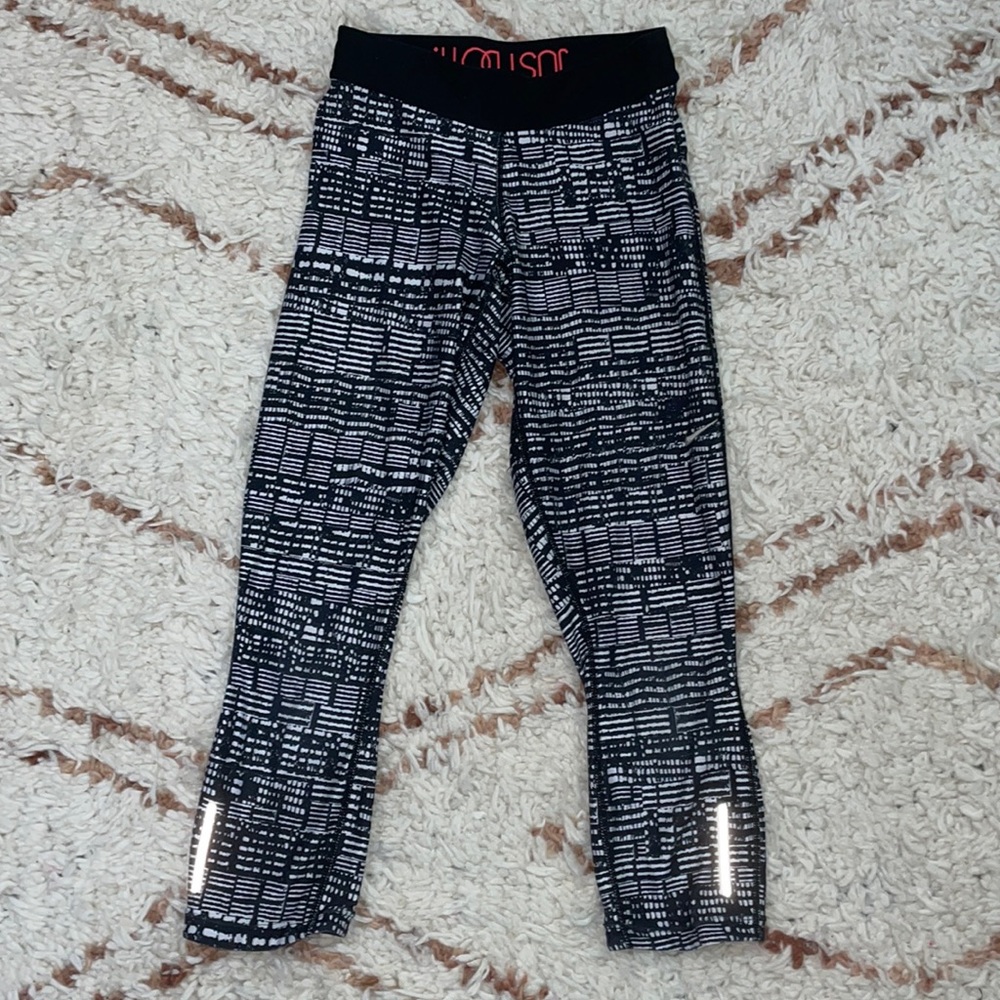 Nike Black/White Patterned Capri Leggings, Women’s XS
